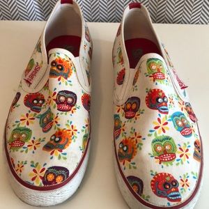 Sketchers with sugar skulls! Look brand new